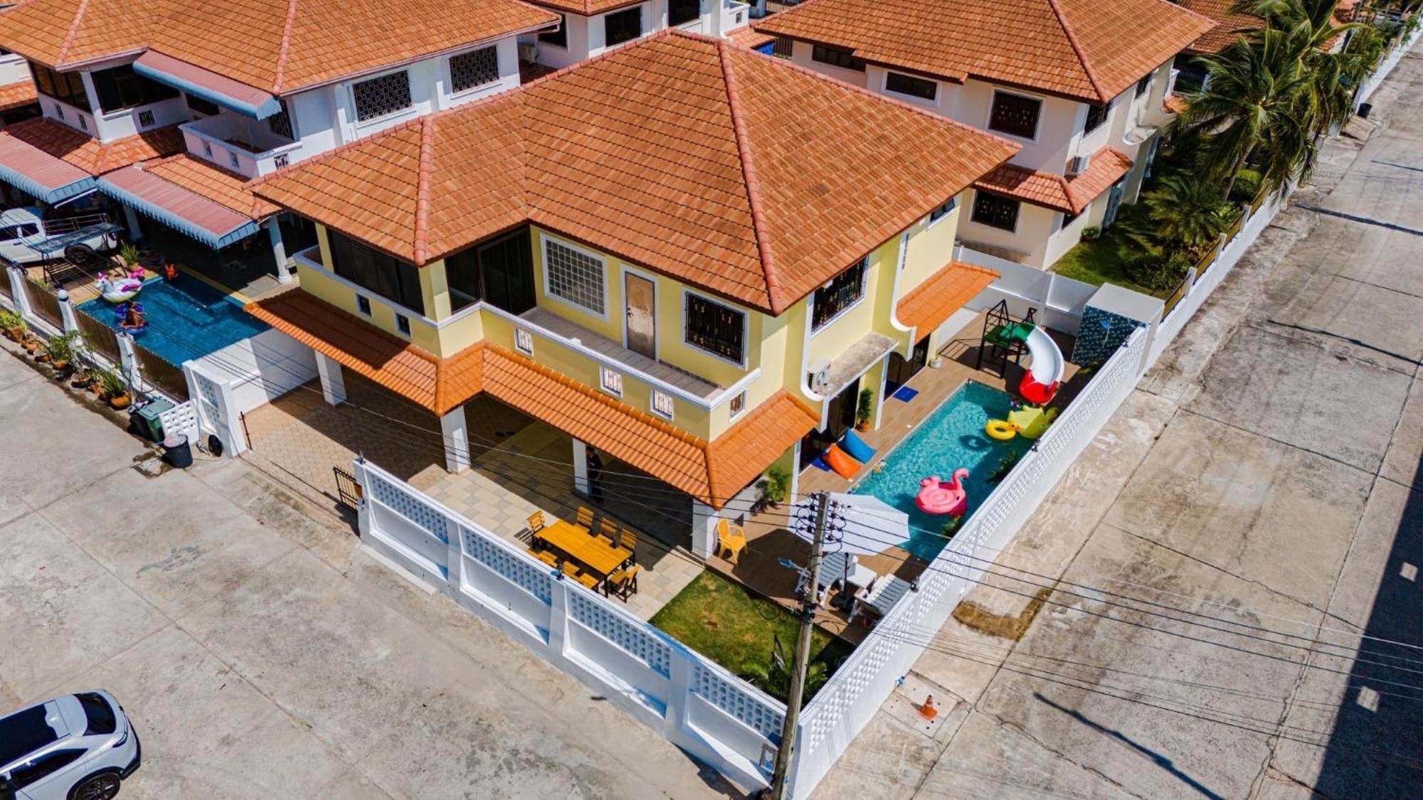 รวีวรรณ พลูวิวล่า ใจกลางเมืองพัทยา Vila Praia de Jomtien Exterior foto